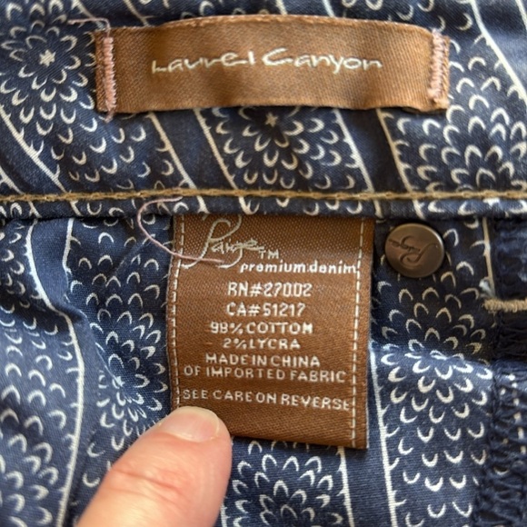 Paige Laurel Canyon Bootcut Low Rise Jeans Size 28 (Jr 14) - Picture 7 of 7